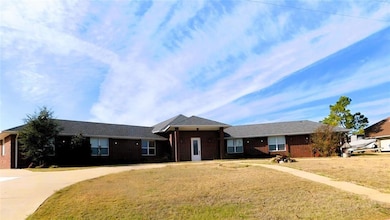 501 N Hogan Ave, Guthrie, OK 73044 - photo 3