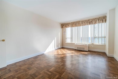 The Cryder House unit 10G, Whitestone, NY 11357 - photo 2