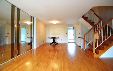 (7) Living Room