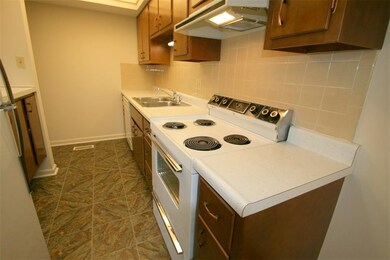 1142 Canterbury Square S, Indianapolis, IN 46260 - photo 5