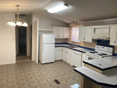 406 Otto St, East Bernard, TX 77435 - photo 4