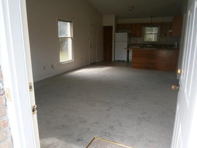 129 Windsor Ct, Jacksonville, NC 28546 - photo 2