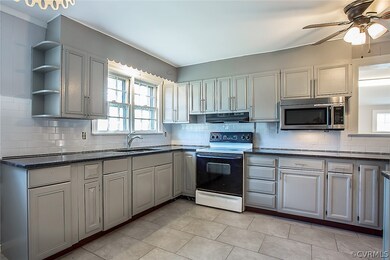 140 Oak Grove Ave, West Point, VA 23181 - photo 2