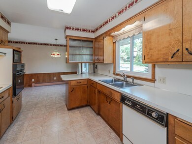 15113 Williston Ln, Minnetonka, MN 55345 - photo 4