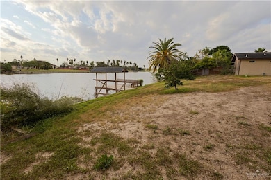 1961 Lion Lake Dr S unit SOUTH, Weslaco, TX 78596 - photo 5