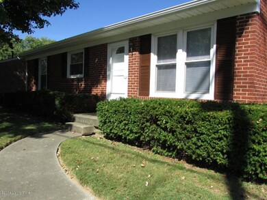 9105 Cinderella Ln, Louisville, KY 40229 - photo 2