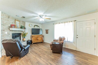 709 N Avenue B, Springtown, TX 76082 - photo 2