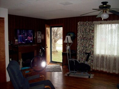 1089 SE B St, Linton, IN 47441 - photo 3