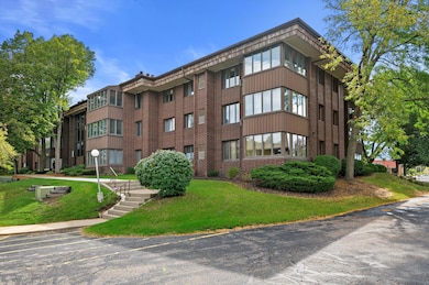 Welcome to River Bluff Condos