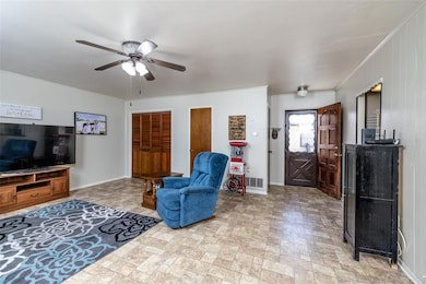 1604 Lyndale Dr, Ennis, TX 75119 - photo 6