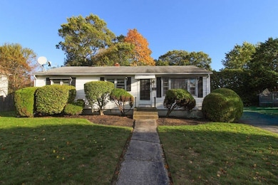 28 Liverpool St, Warwick, RI 02886 - photo 2