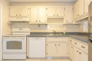 950 Hillcrest Dr unit 202, Hollywood, FL 33021 - photo 3