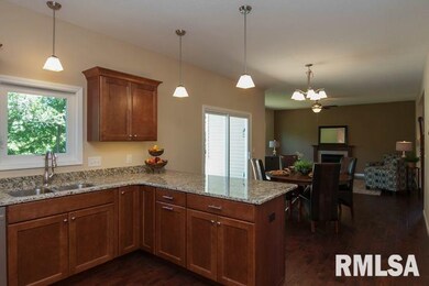 1506 Shamrock Dr, Davenport, IA 52807 - photo 4