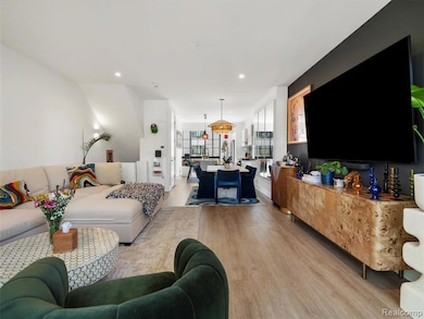 533 E Harrison Ave unit 12, Royal Oak, MI 48067 - photo 3