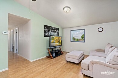 142 Toro Cir, Carpentersville, IL 60110 - photo 3