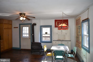 1417 Mountainside Rd, Berkeley Springs, WV 25411 - photo 2