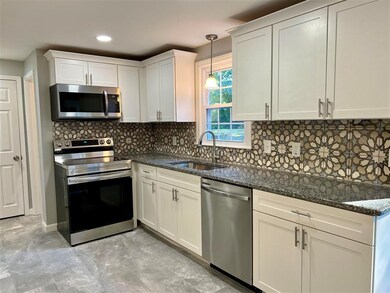 34 Boulder Dr, Londonderry, NH 03053 - photo 5