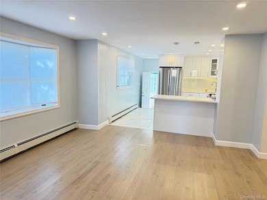 56 Heisser Ln, Farmingdale, NY 11735 - photo 4