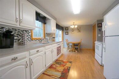 2776 Homeyer Rd, North Tonawanda, NY 14120 - photo 2