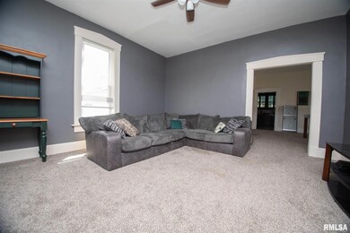 513 W 13th St, Davenport, IA 52803 - photo 2