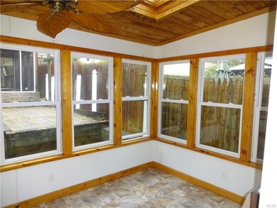 517 Raub St, Easton, PA 18042 - photo 2