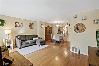 unlisted-address, Chicago, IL 60659 - photo 3