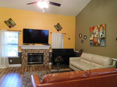 1877 E Turnberry Ave, Fresno, CA 93730 - photo 3