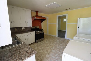 310 SW 5th St, Grand Prairie, TX 75051 - photo 5