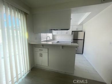 17061 Grove Cir unit 4, Huntington Beach, CA 92647 - photo 5