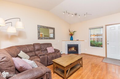 1341 W 26th Ave H4 Anchorage-large-004-1