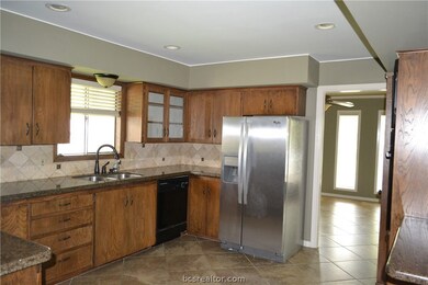 1300 Laura Ln unit CS, College Station, TX 77840 - photo 3