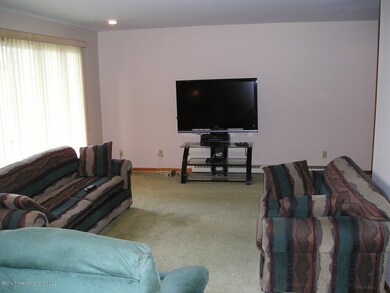 835 Oak St, Taylor, PA 18517 - photo 5