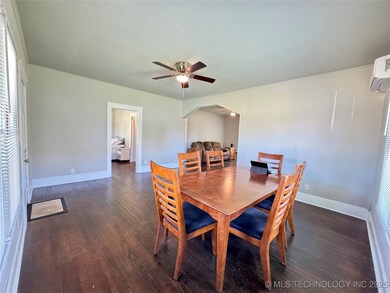 929 E Walnut St, Cushing, OK 74023 - photo 5