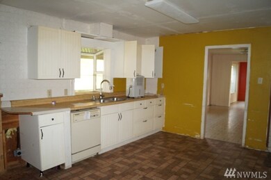1717 Krause Rd, Raymond, WA 98577 - photo 6