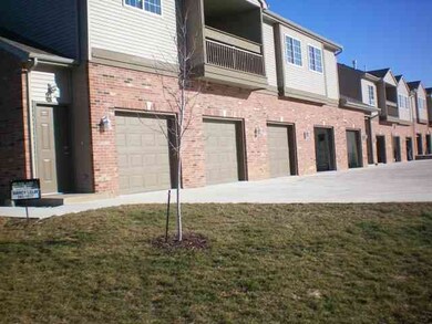 4524 N Thornhill Dr unit 105 D, Peoria, IL 61615 - photo 2