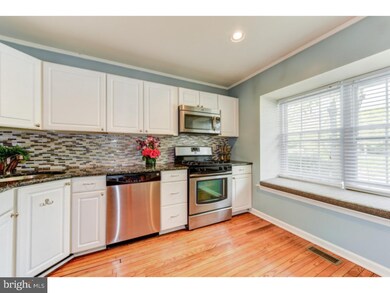 402 Snowflake Cir, Norristown, PA 19403 - photo 4