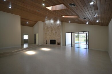 Huge Living Room w/Fireplace