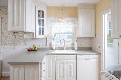 16 Tallman Ave, Cranston, RI 02910 - photo 4