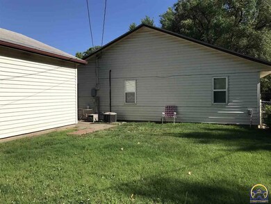 3712 SW 38th St, Topeka, KS 66610 - photo 4