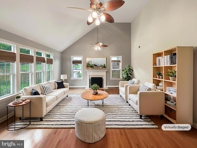 18550 Kerill Rd, Triangle, VA 22172 - photo 2