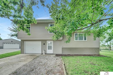 104 N 28th St, Beatrice, NE 68310 - photo 3