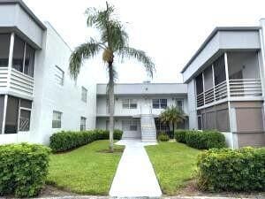 946 Flanders T unit 946 T, Delray Beach, FL 33484 - photo 4