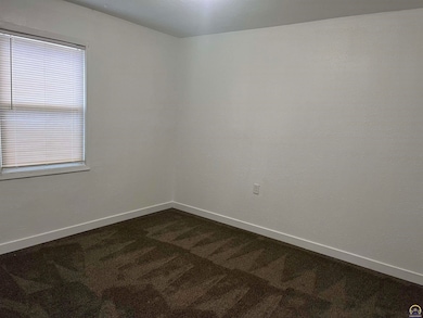 434 SE 34th St, Topeka, KS 66605 - photo 6