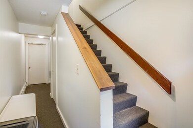 137 Valley Way W, Manchester, NH 03102 - photo 4