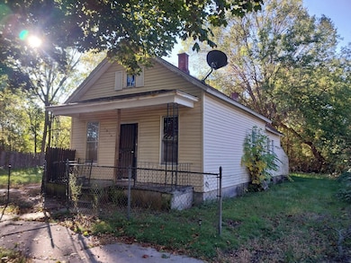 1810 Carroll St, Saginaw, MI 48601 - photo 4