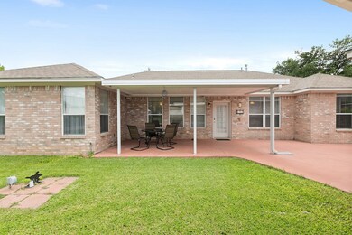 610 W Morse St, Fredericksburg, TX 78624 - photo 4