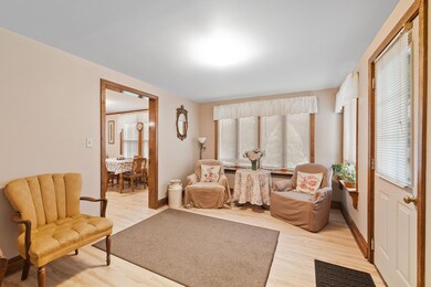 Bonus room and entry from driveway