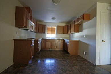 573 S James Ave, East Wenatchee, WA 98802 - photo 5