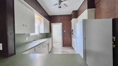 1408 6th St, Bay City, TX 77414 - photo 4