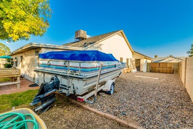 06 2926 E Laurel St RV Gate & Parking Ar